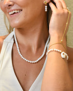 Load image into Gallery viewer, Three pearl earring