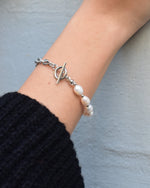 Load image into Gallery viewer, Chain Meets Pearl Bracelet