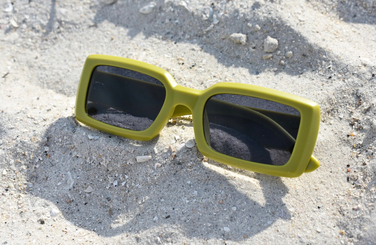 Assorted acetate rectangle
fashion sunglasses