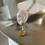 Load image into Gallery viewer, Three pearl earring
