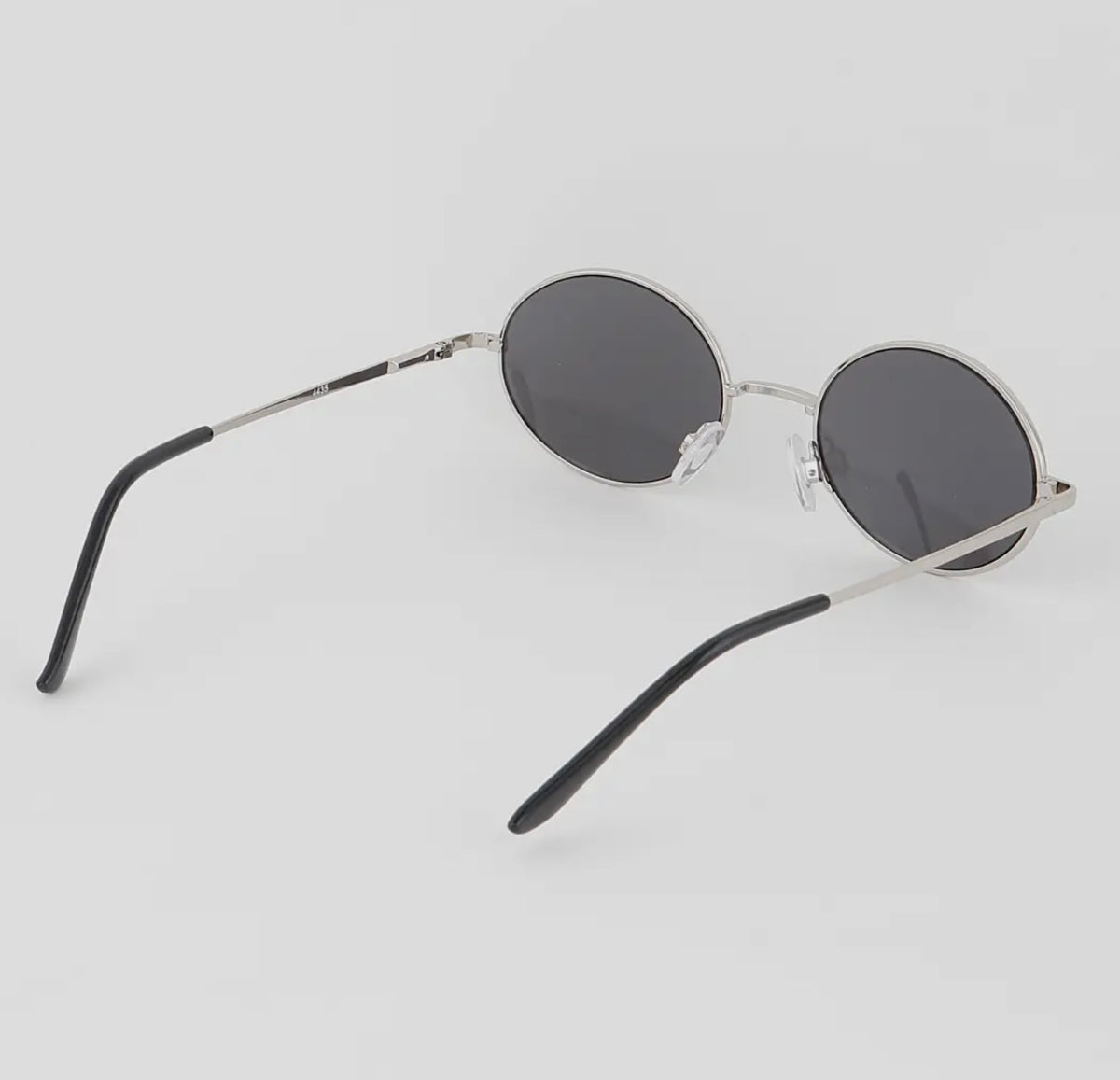 Classic round sunglasses