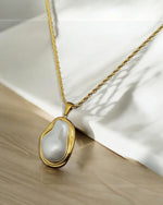 Load image into Gallery viewer, Golden Tide Pearl Necklace
