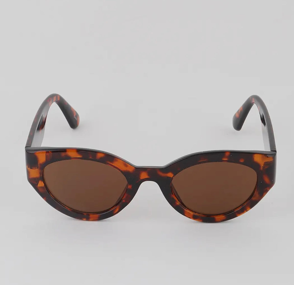Geometric retro sunglasses
