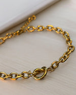 Load image into Gallery viewer, Gold knot chain bracelet
