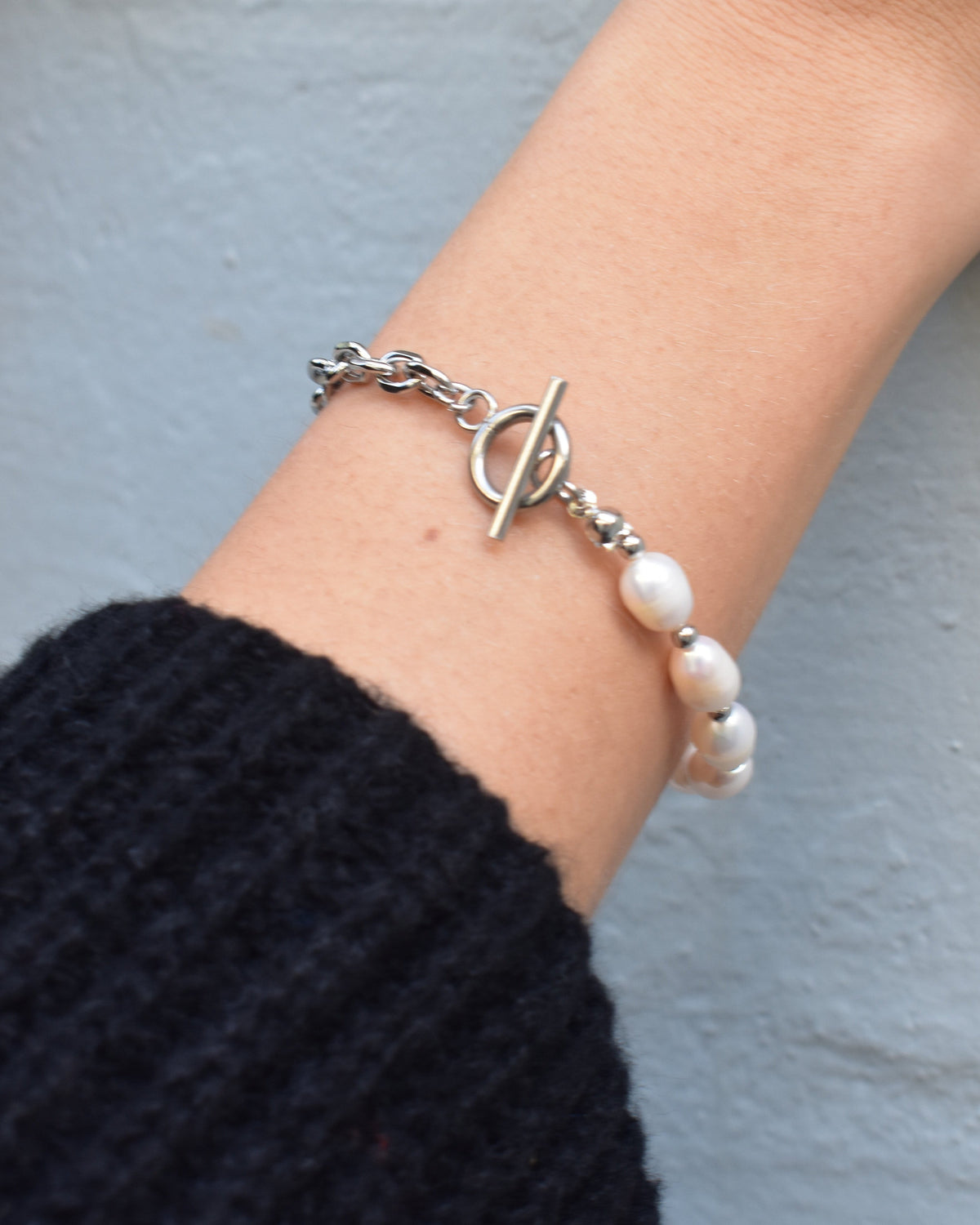 Chain meets pearl bracelet