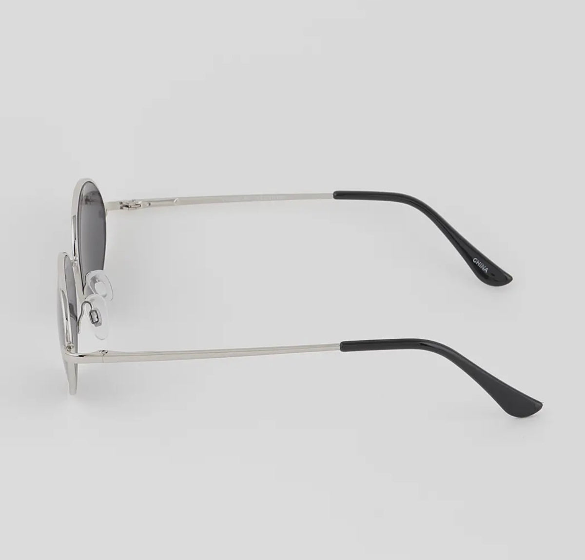 Classic round sunglasses