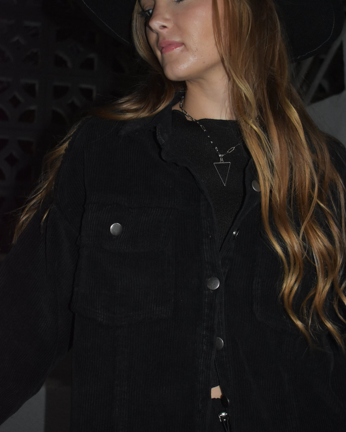 Washed corduroy frayed
shacket jacket