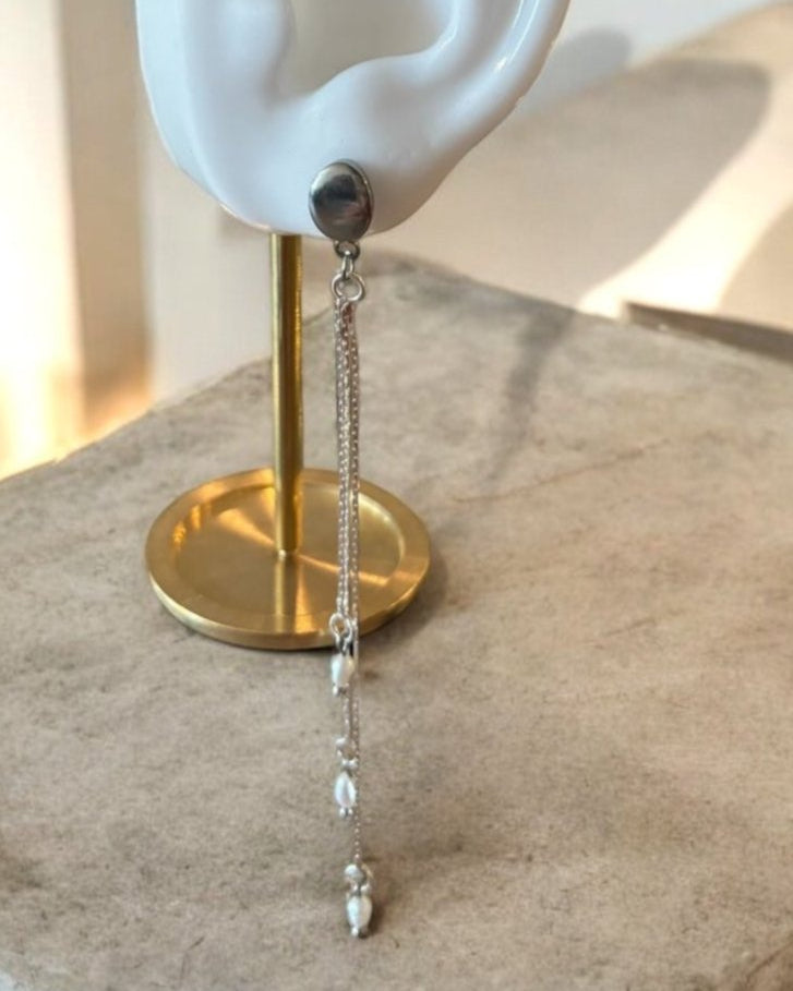 A falling earring silver long