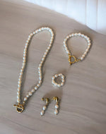 Load image into Gallery viewer, Pearl earring with gold clasp
