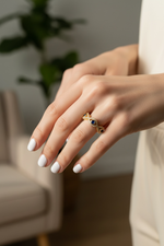 Load image into Gallery viewer, Blue Sapphire Eye Ring
