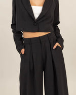 Load image into Gallery viewer, SET CROPPED BLAZER AND WIDE LEG PANTS SET
