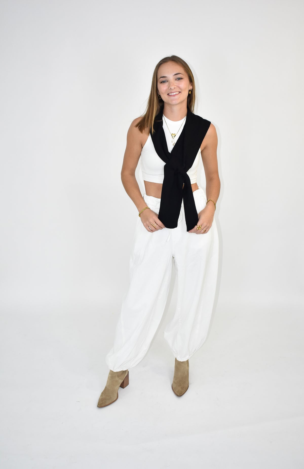 The knotted shoulder shawl