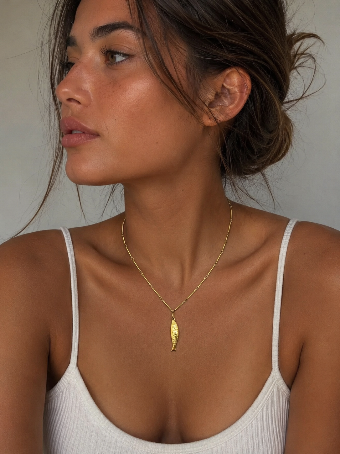 Golden catch necklace