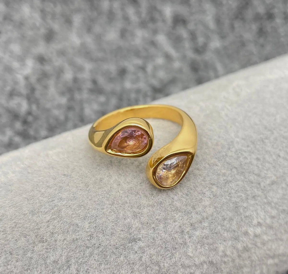 Two color zircon 18k gold plated
stainless steel ring   fgs