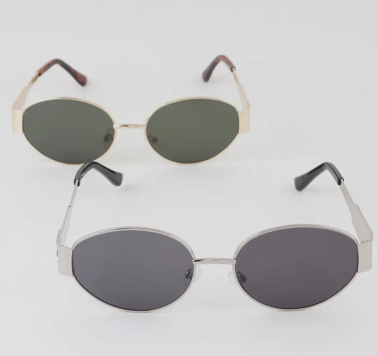 Modern tinted round sunglasses
