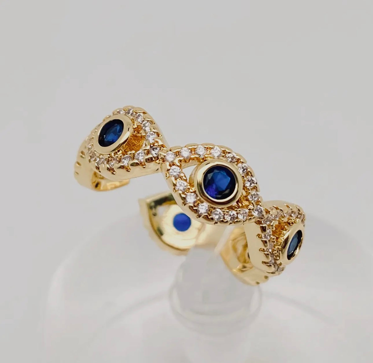Blue sapphire eye ring