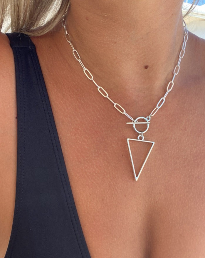 Chain ovel with circular closure & triangle pendant gold&silver