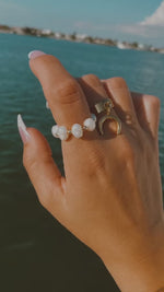 Load and play video in Gallery viewer, Pearl ring &amp; gold
